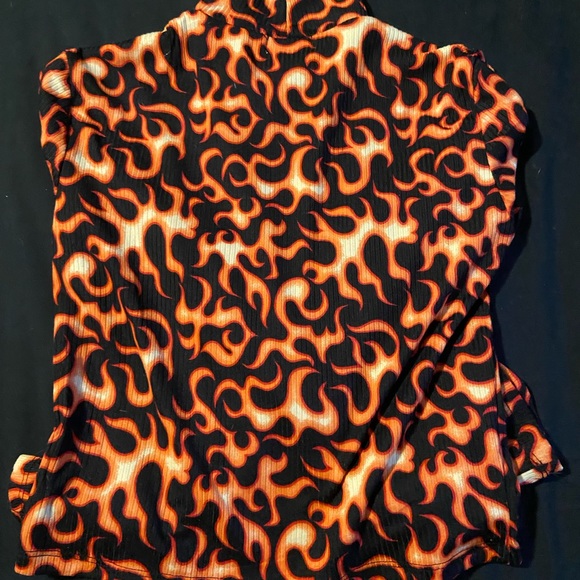 fits like a small - Picture 3 of 3